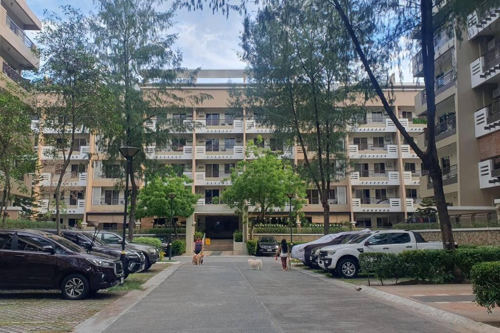 Tropical Escape At Cedar Crest Apartment Manila Exterior photo